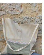 Sac tote – appliqué artisanal “Lady & Poulettes” Côté Couture Broderie