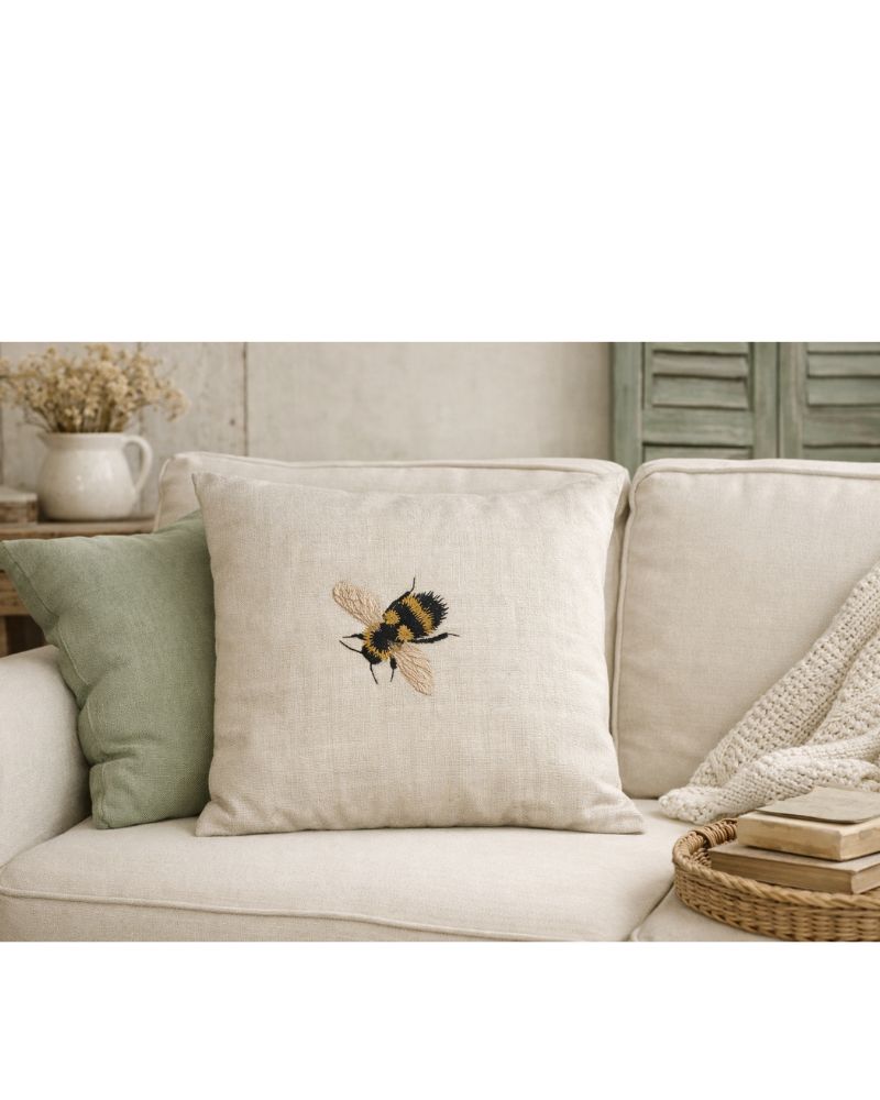Coussin en chanvre ancien brodé Côté Couture Broderie